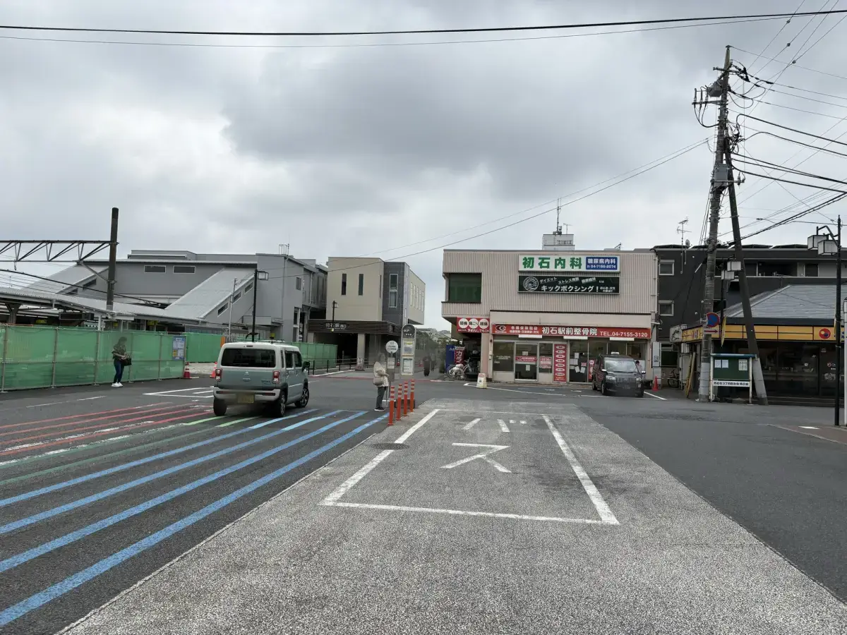 初石駅西口