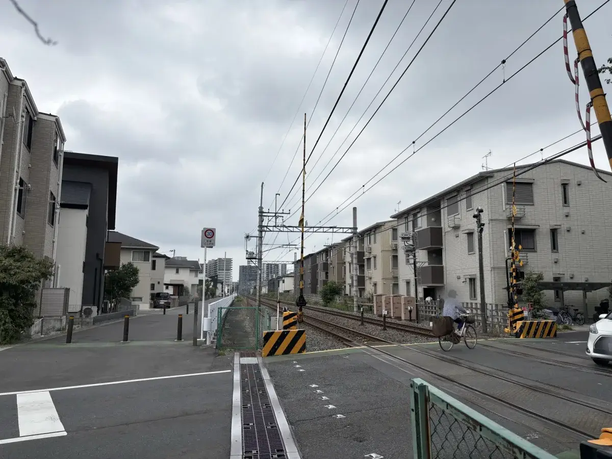 パークホームズ流山おおたかの森ソライエ南側近くの踏切