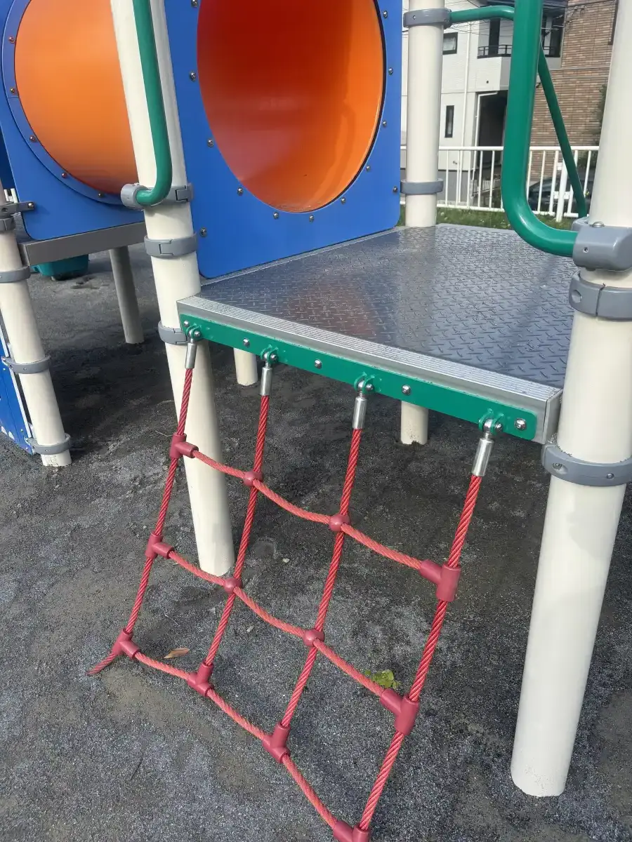 台田法花坊公園の複合遊具にあるネットクライマー