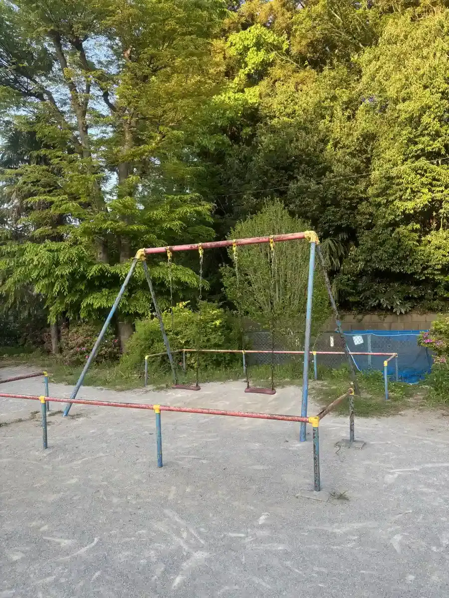 塗手久保第一公園のブランコ