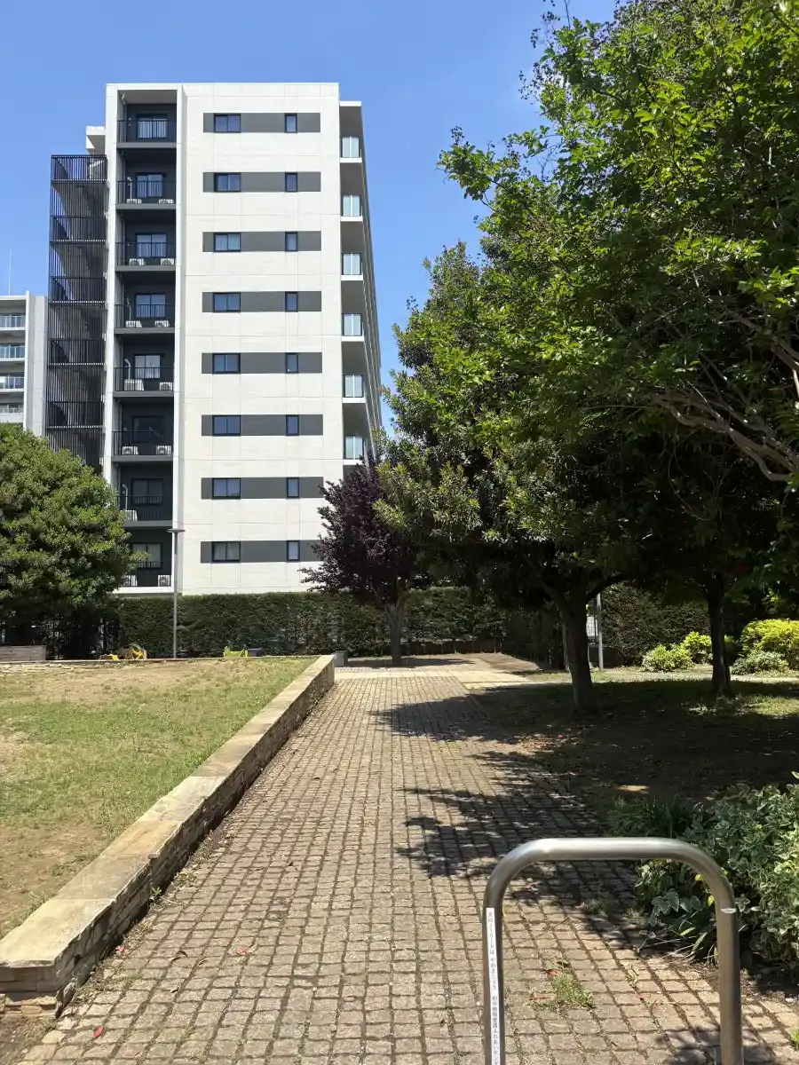 公園奥の通路