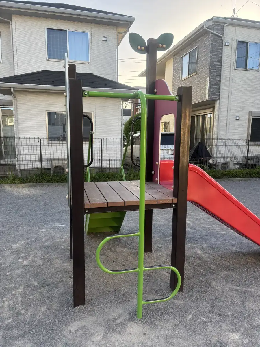 滑り台の登り口