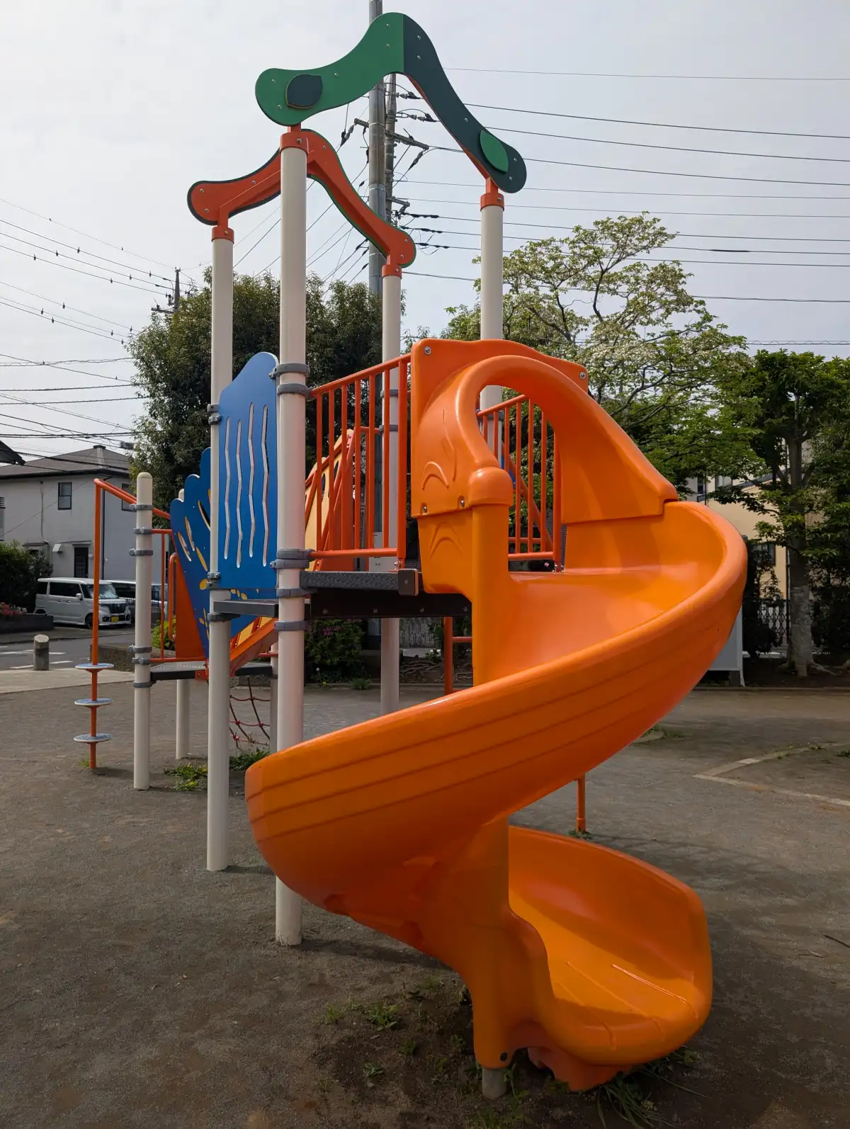 野馬公園の複合遊具を別角度から見た様子