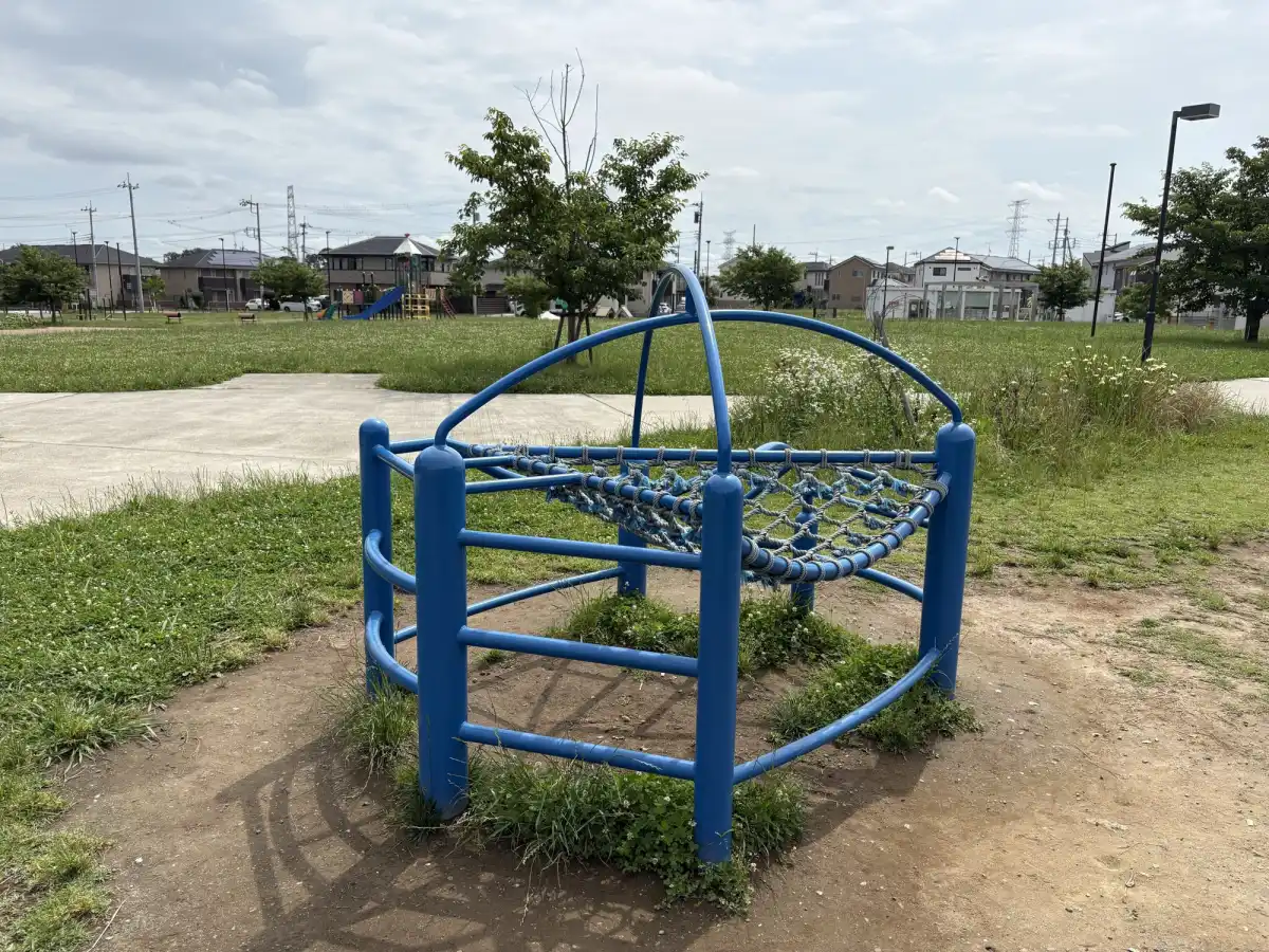 柏たなか駅前公園のネット遊具