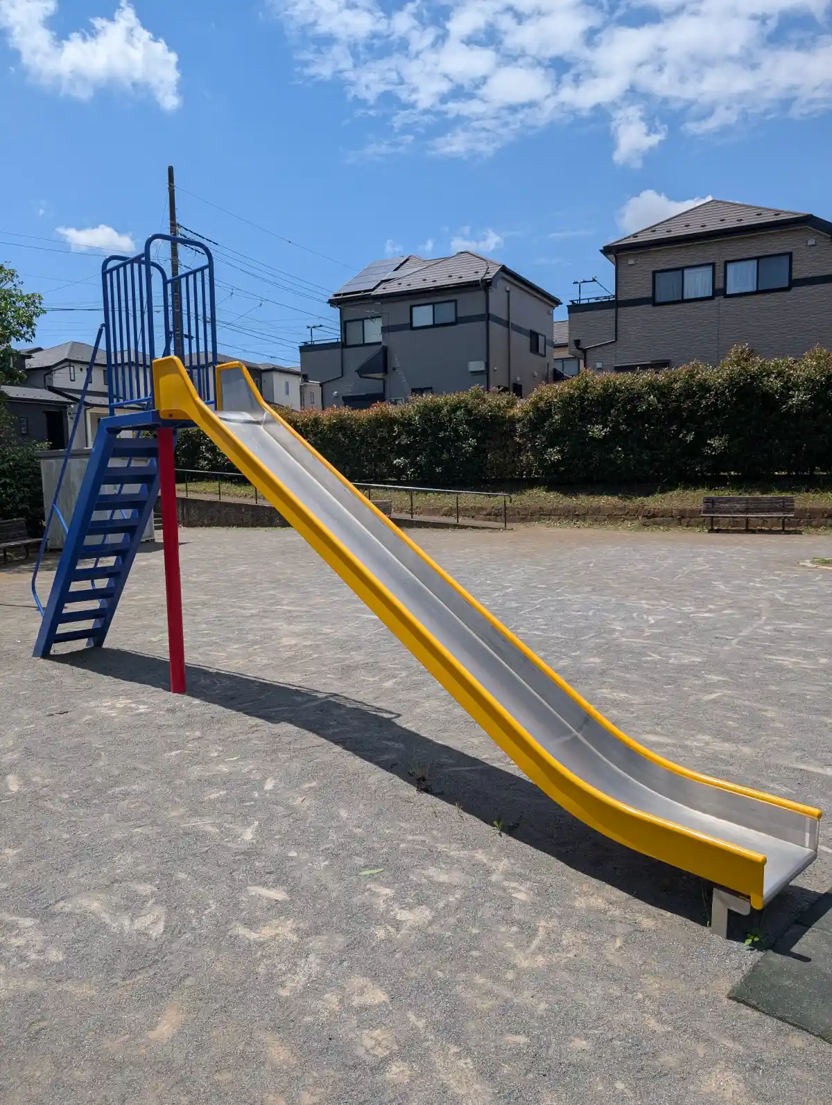 たてがみ公園のすべり台