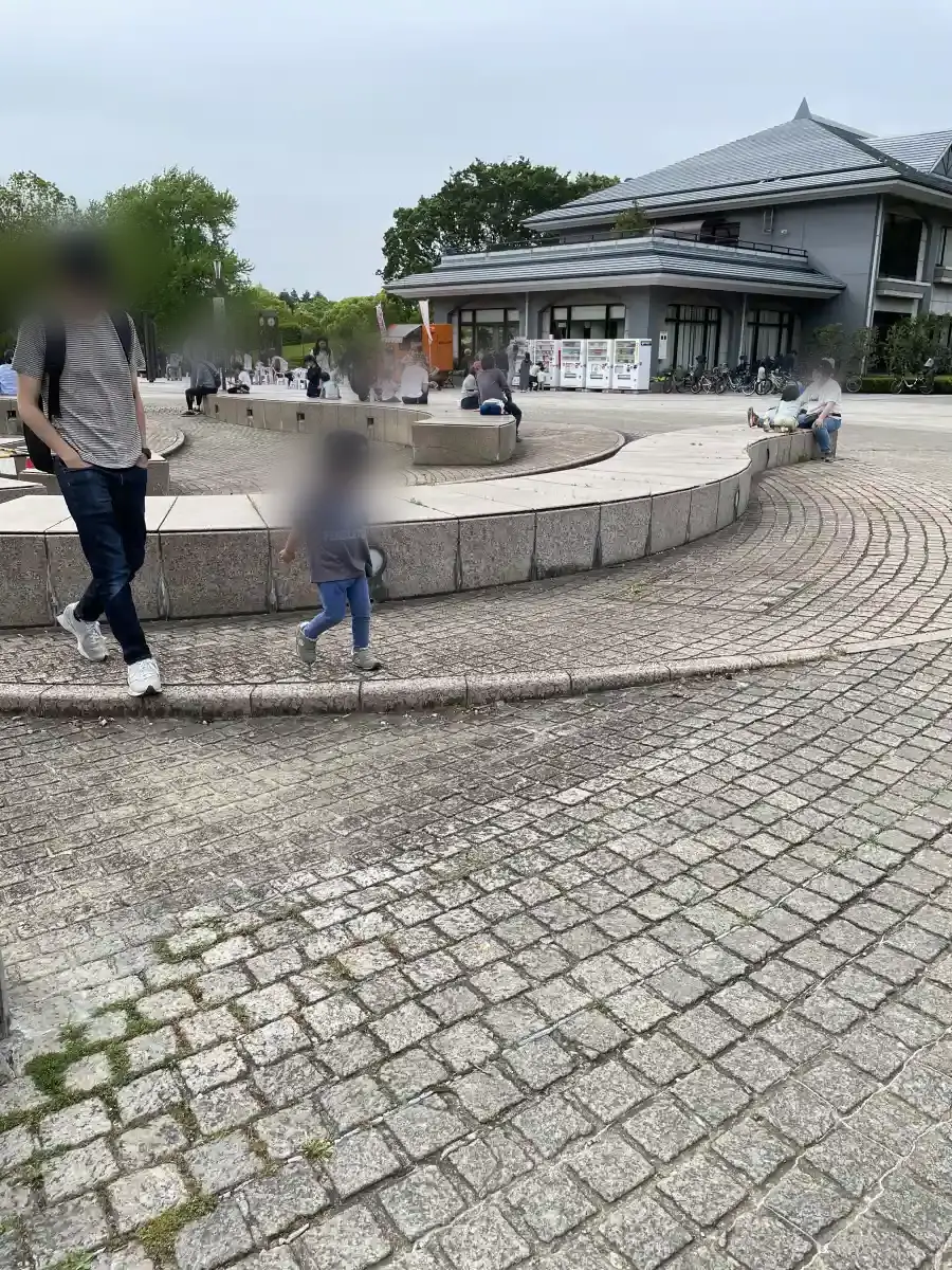 柏の葉公園センター近くの休憩スペース