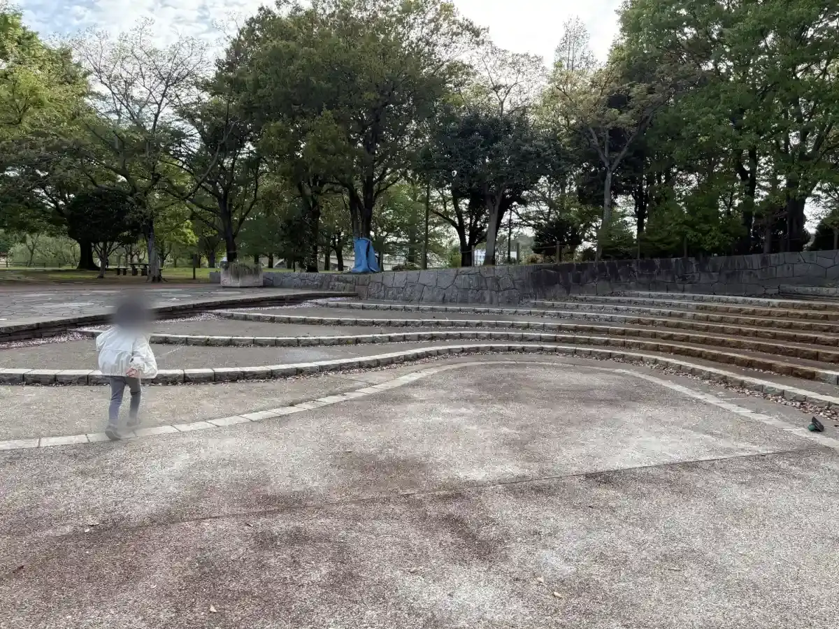 水の入っていないじゃぶじゃぶ池