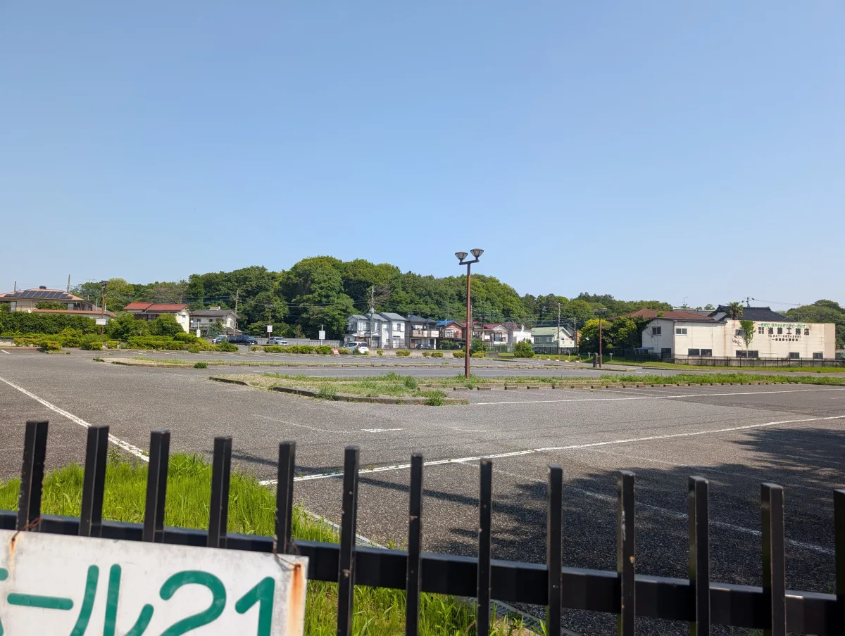 21世紀の森と広場の東駐車場