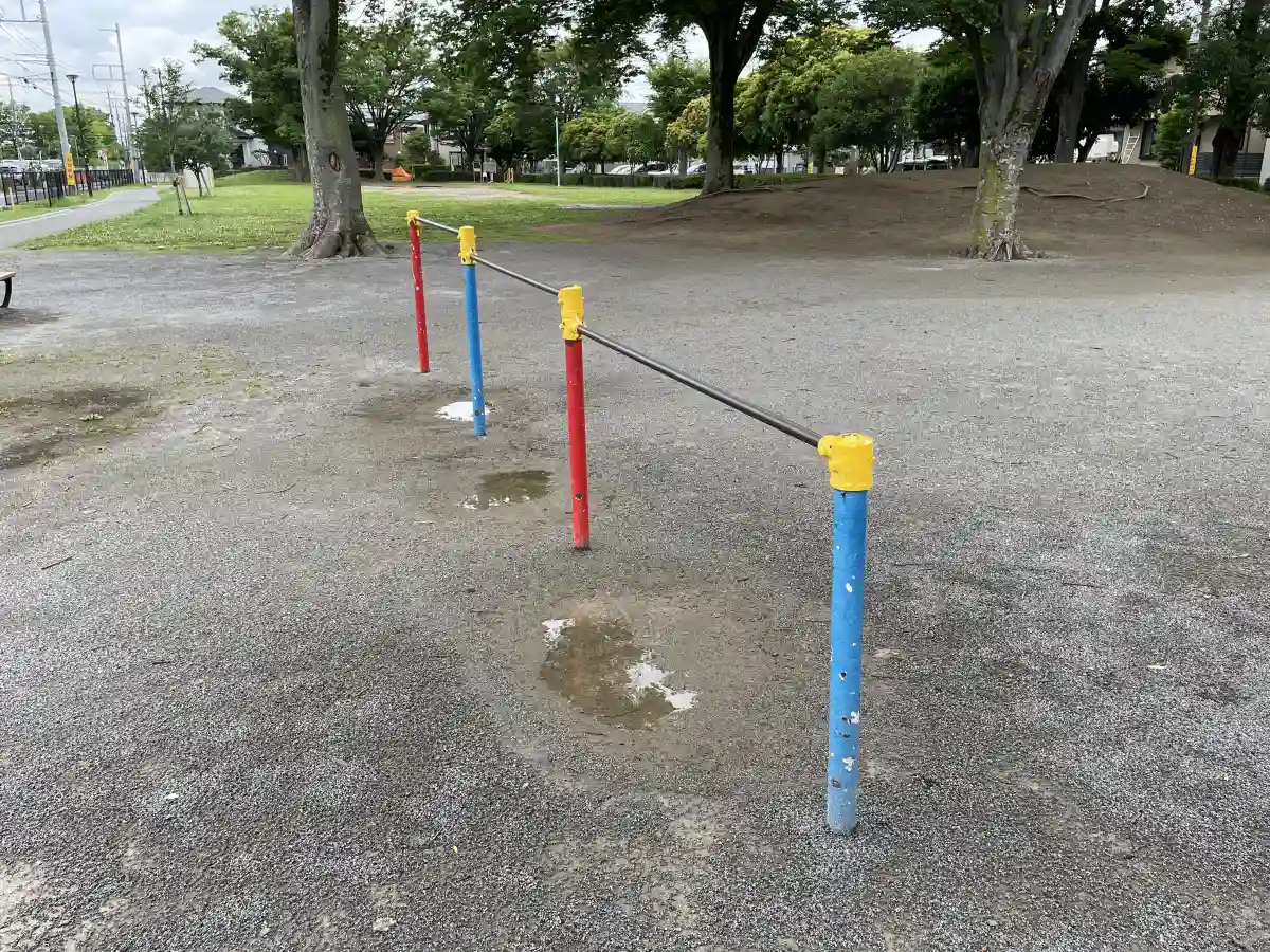 あかしあ公園の鉄棒