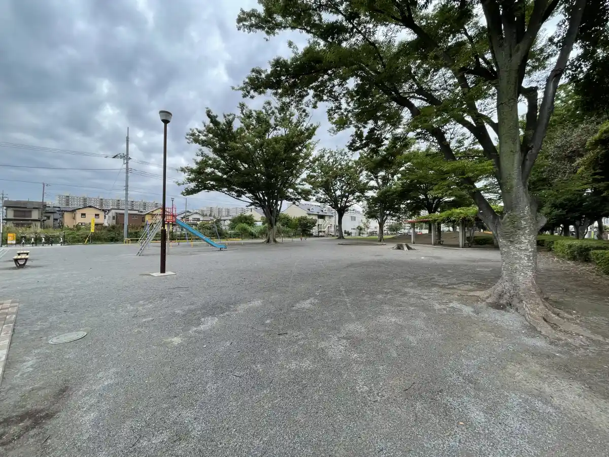 あかしあ公園の遊具エリア全体