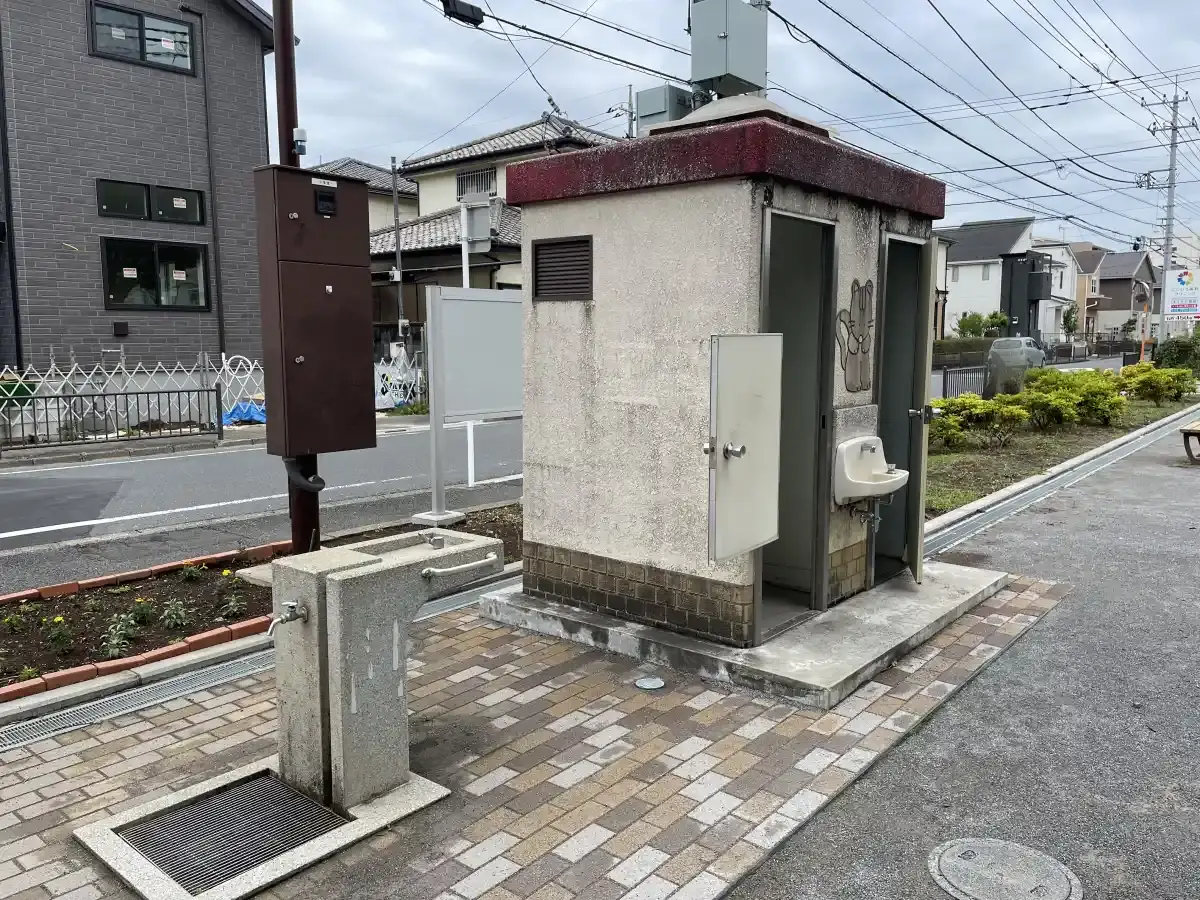 あかしあ公園のトイレと水道