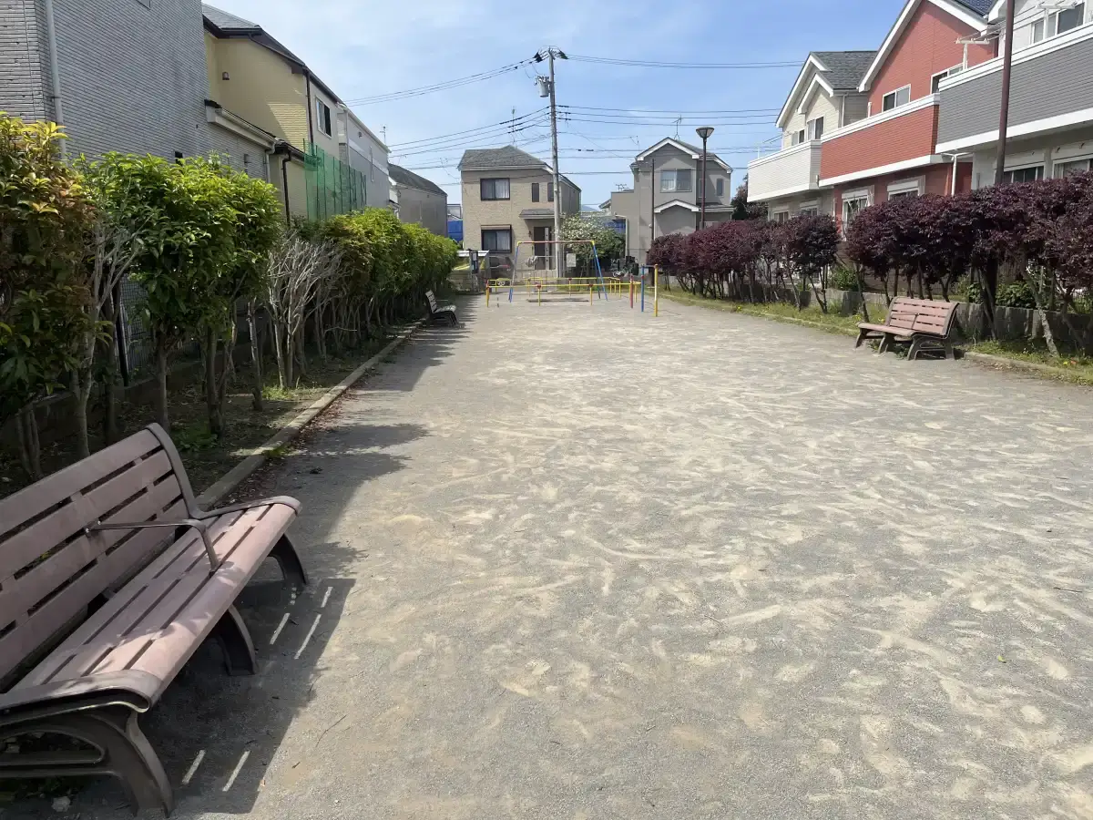 ありのみ公園のベンチ