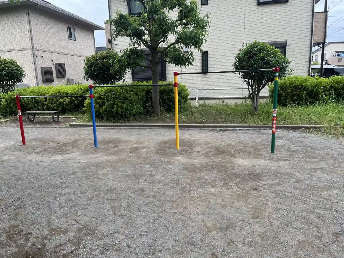 キラリ公園の鉄棒