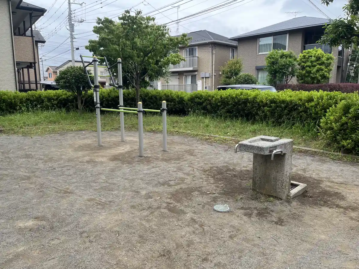 キラリ公園の手洗い場と健康遊具