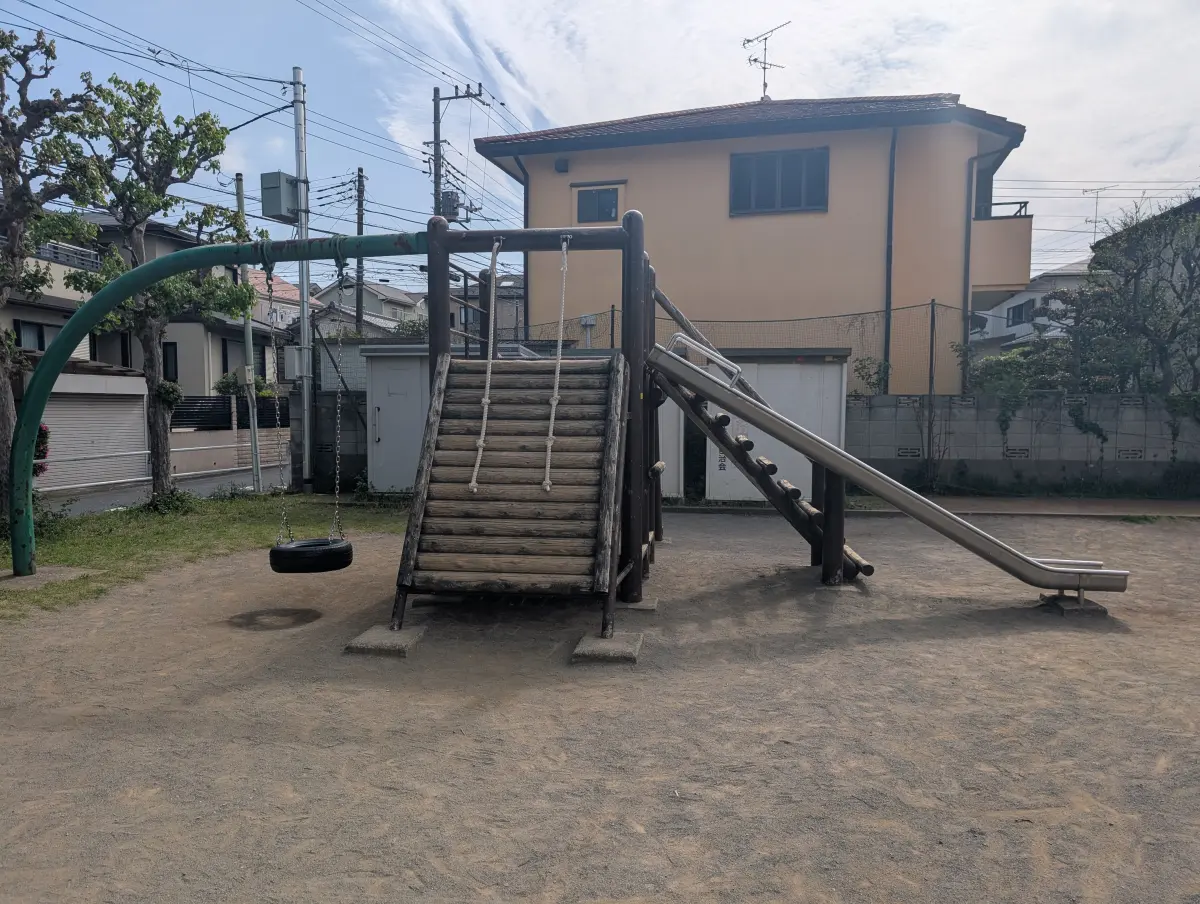 北丘児童公園の複合遊具