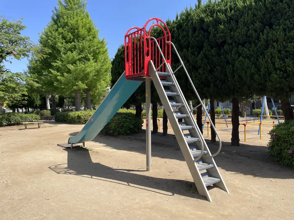 中道公園の滑り台