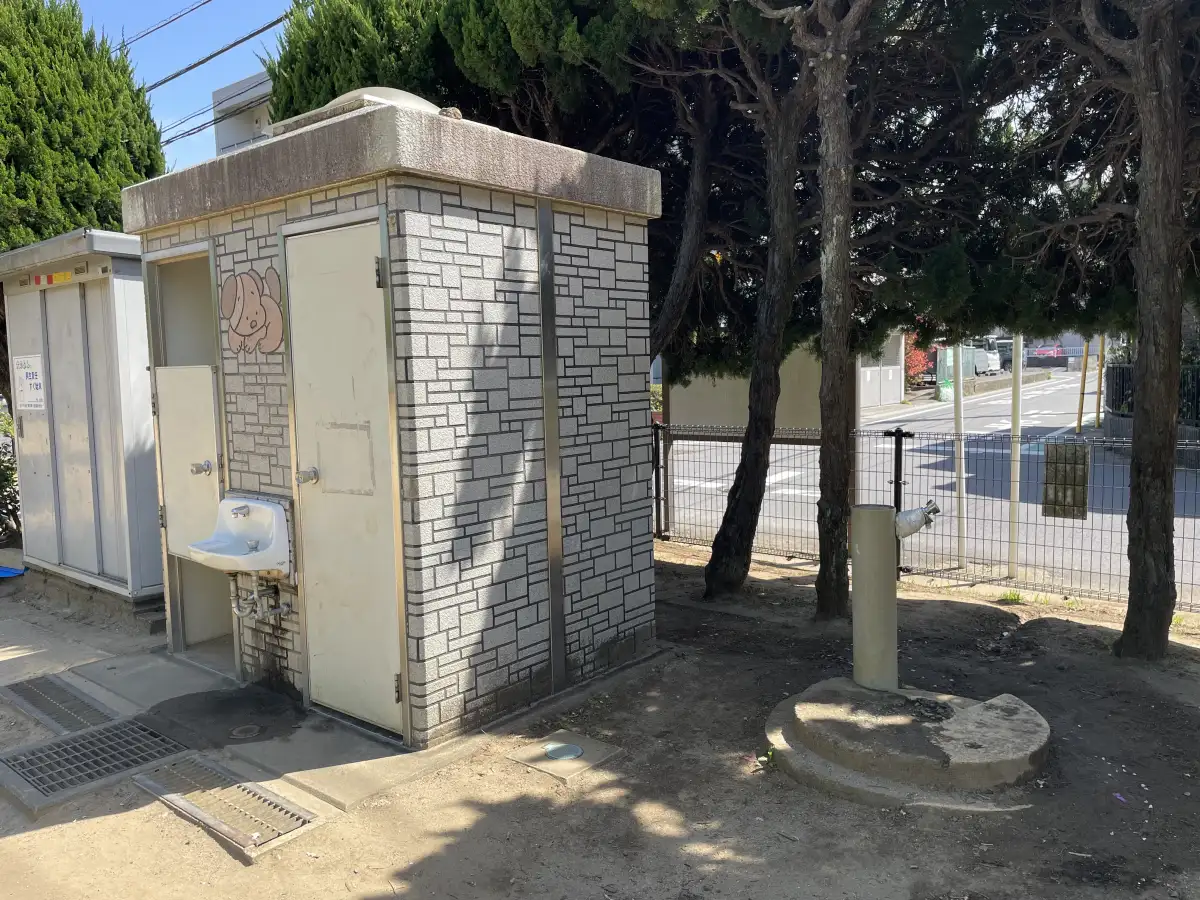 中道公園のトイレと水道