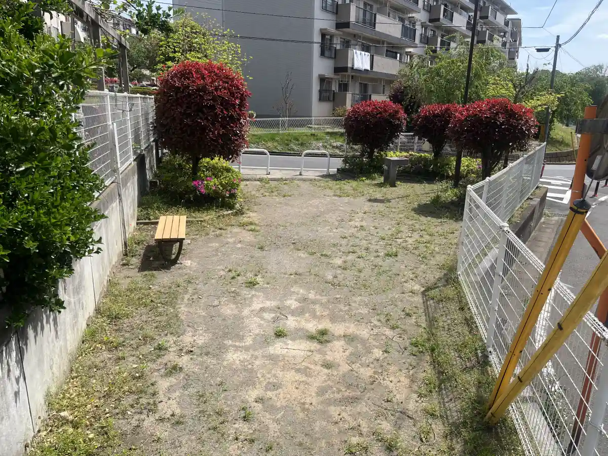 中ノ窪第2公園の広場エリア側から見た様子