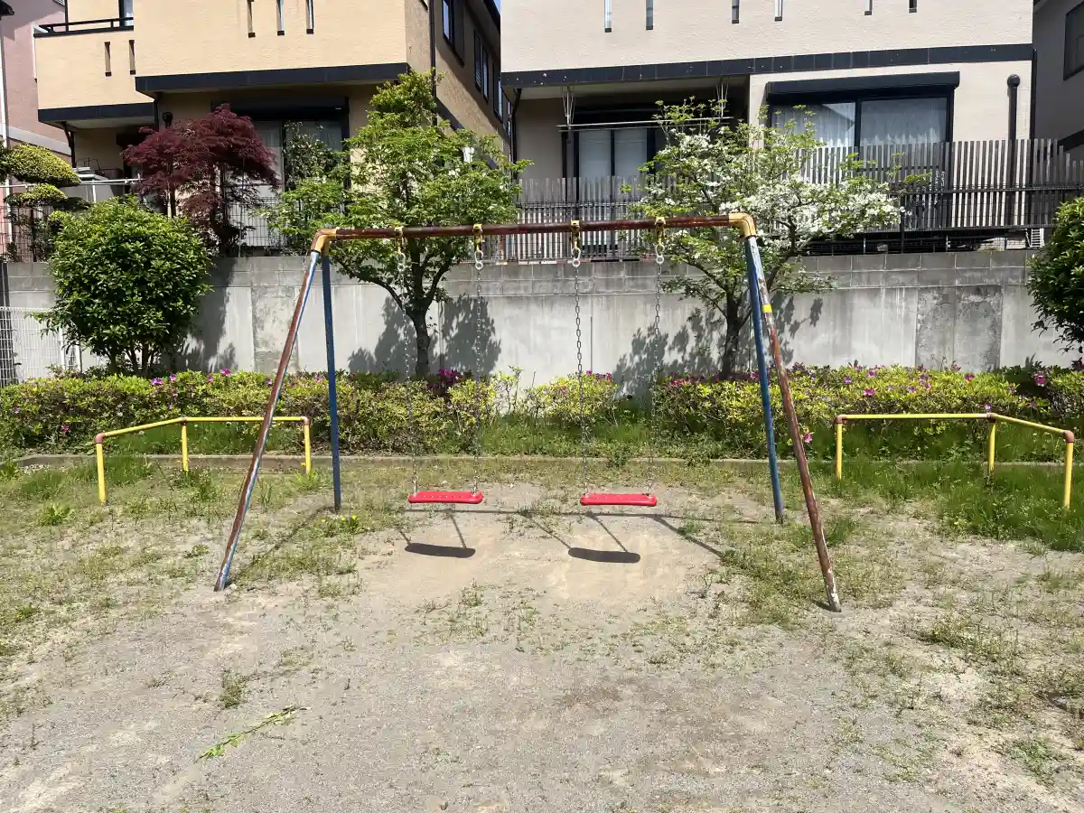 中ノ窪第2公園のブランコ