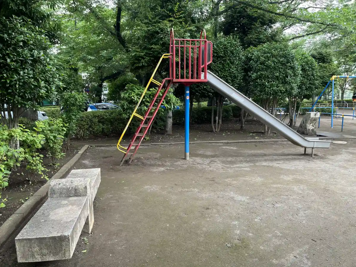 東部スポーツパークのすべり台