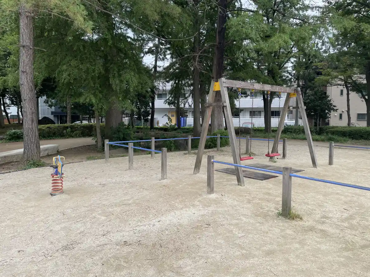 ブランコとスプリング遊具