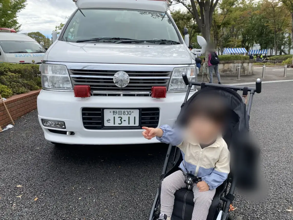 市民まつりの救急車展示と子どもの様子