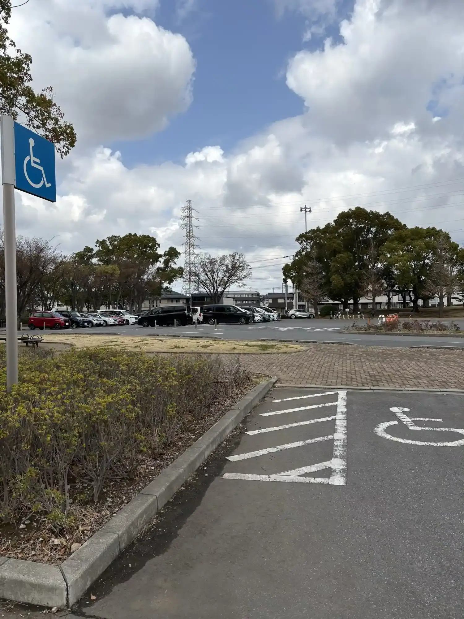 公園近くの駐車スペース