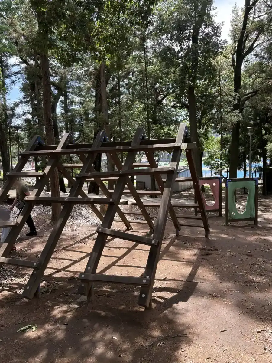ジグザグクライムの遊具