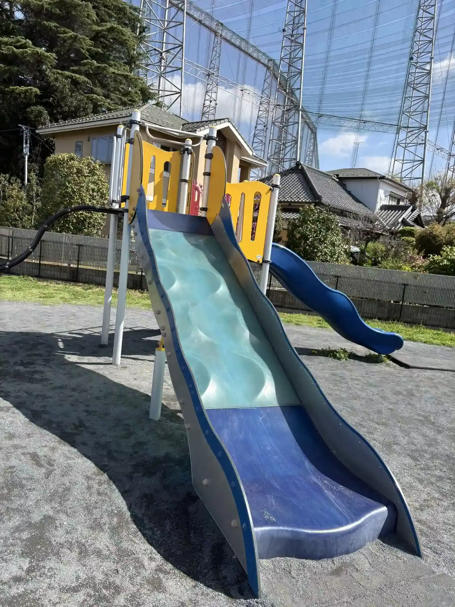デコボコしたよく滑る大型滑り台
