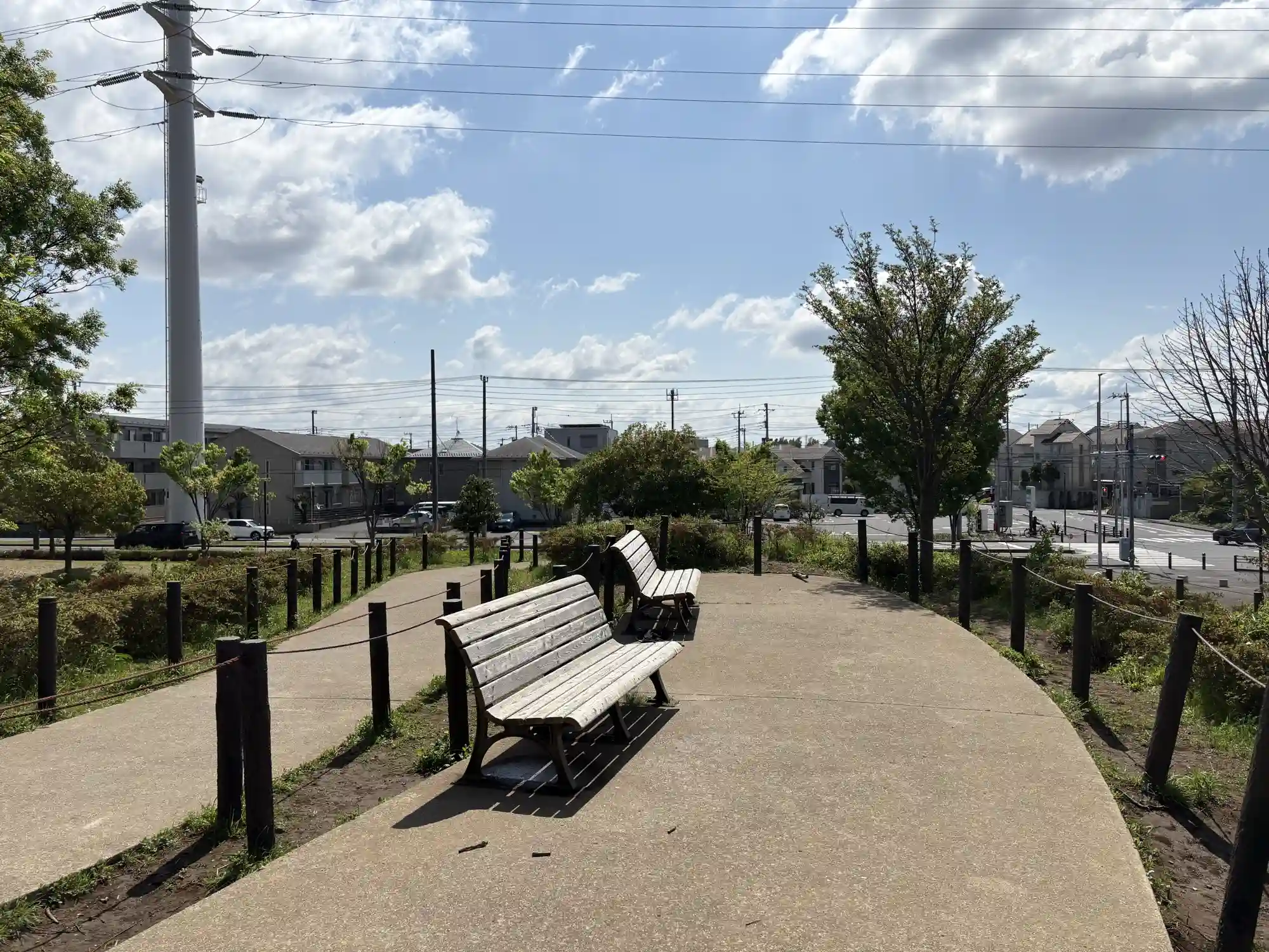丘の上のベンチ