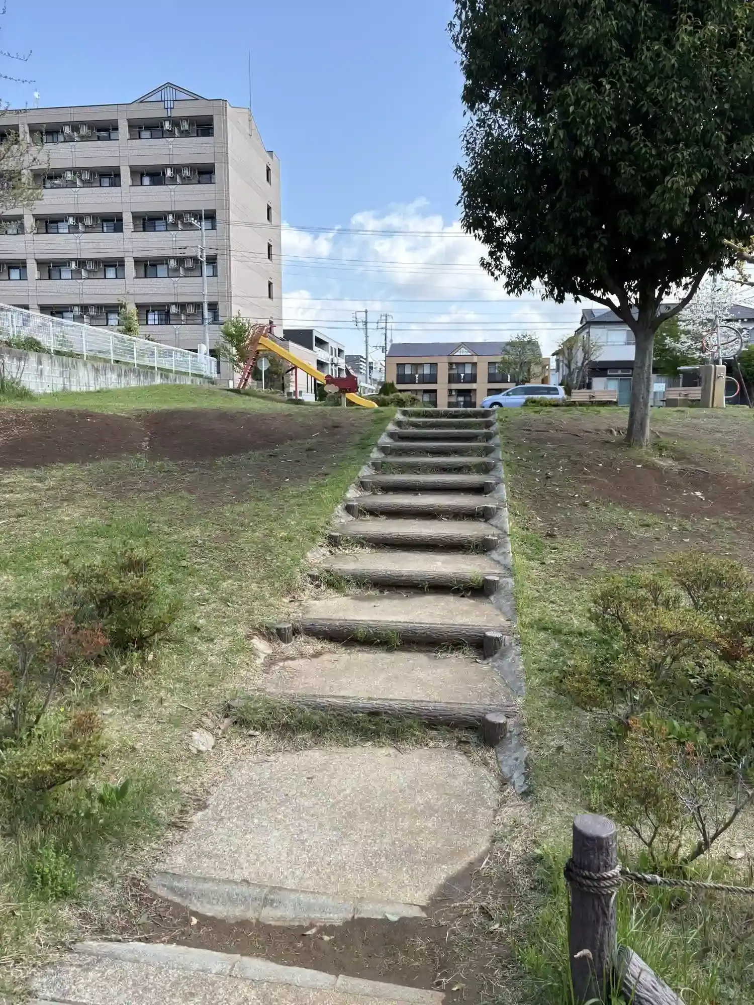 公園へ続く階段