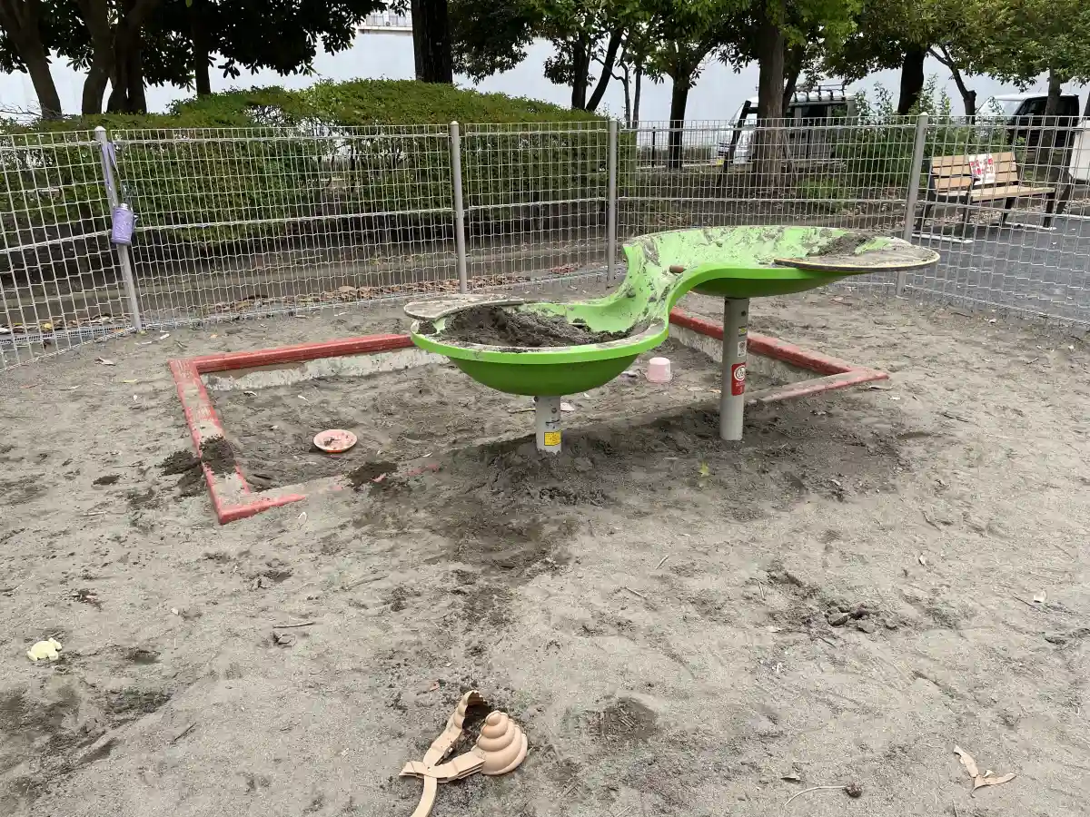 新松戸中央公園の砂場と砂遊びテーブル