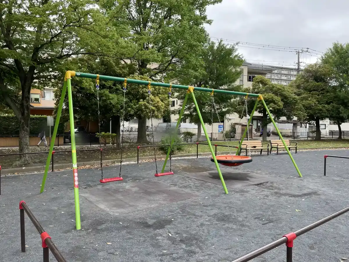 新松戸中央公園のブランコ